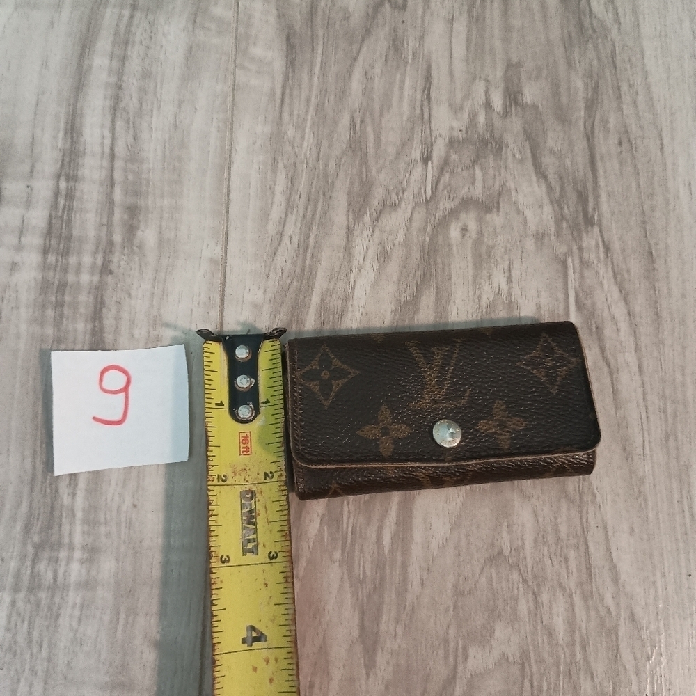 LOUIS VUITTON Key Case Monogram Beige Monogram Canvas Authentic - Picture 8 of 8
